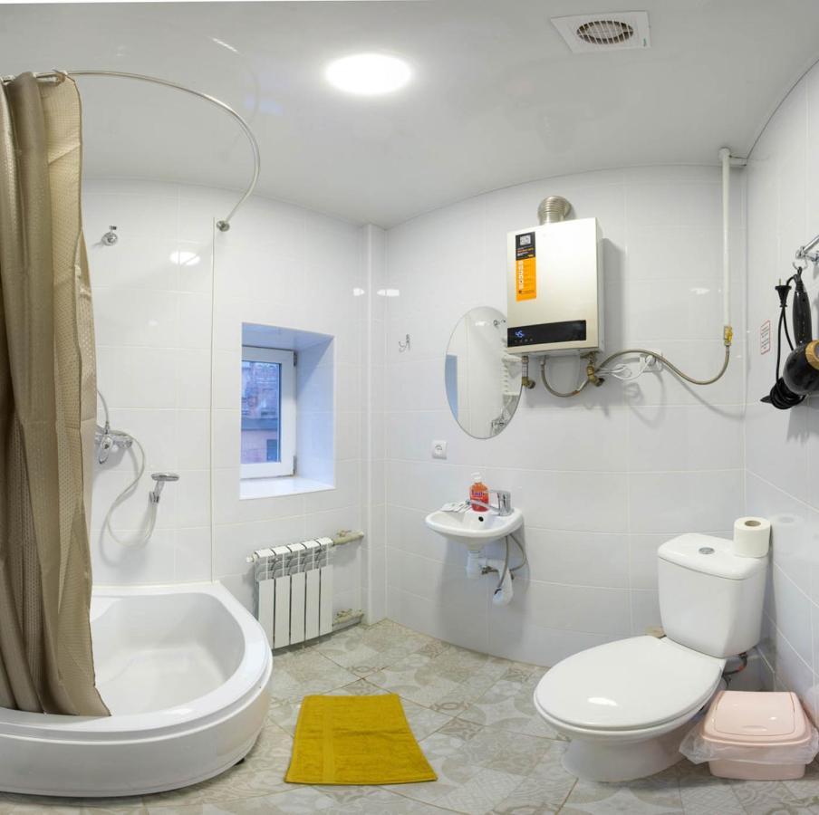 Studio Near Metro Yaroslava Mudroho, Universytet - Mykoly Khvylovoho Str 5-3 Harkov Kültér fotó