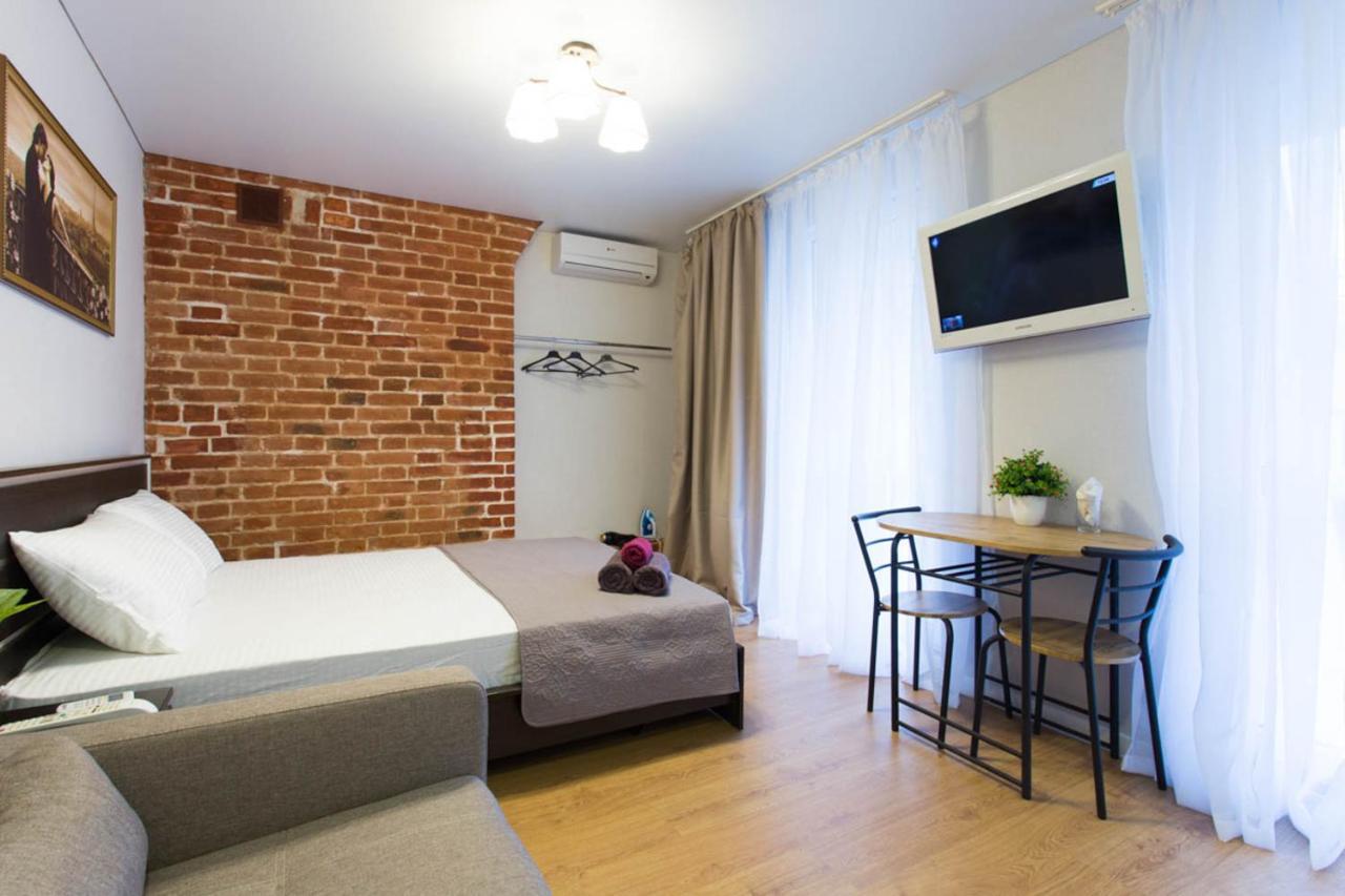 Studio Near Metro Yaroslava Mudroho, Universytet - Mykoly Khvylovoho Str 5-3 Harkov Kültér fotó