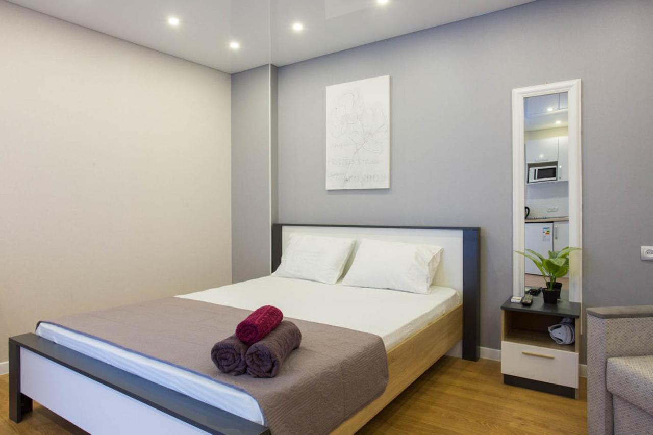 Studio Near Metro Yaroslava Mudroho, Universytet - Mykoly Khvylovoho Str 5-3 Harkov Kültér fotó