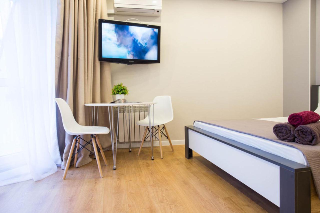 Studio Near Metro Yaroslava Mudroho, Universytet - Mykoly Khvylovoho Str 5-3 Harkov Kültér fotó